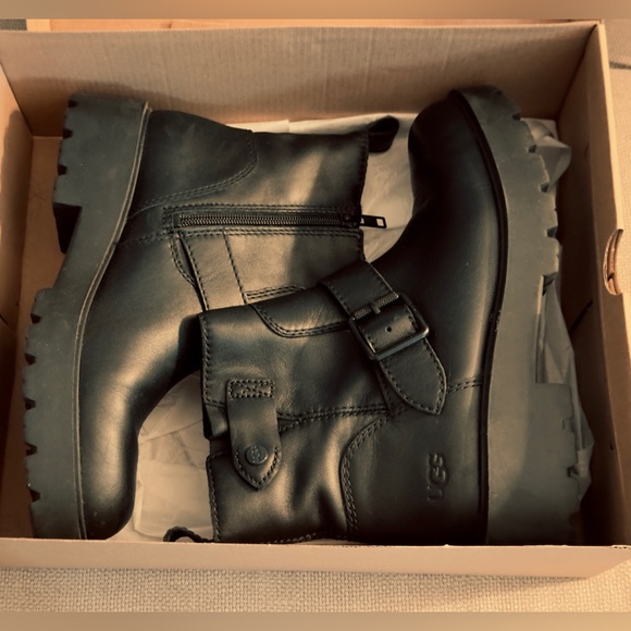 Ugg Saoirse Boots. Excellent condition - Picture 4 of 4